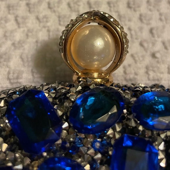 Blue Crystal Gemstone Clutch Purse for Women With Round Pearl Clasp - Picture 4 of 8